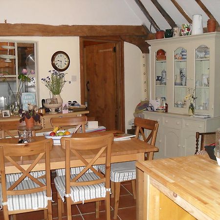 Church Hall Farm Bed And Breakfast 브록스테드 외부 사진